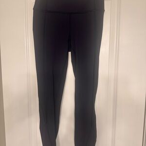 SOLD!! Lululemon 3/4 length cinched calf leggings 4